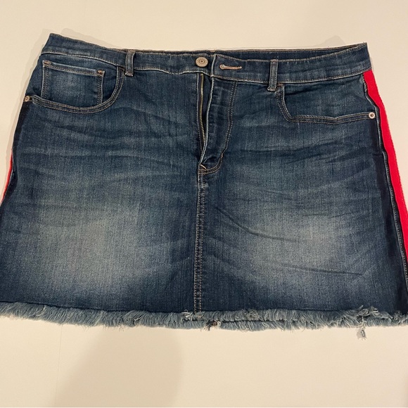 EXPRESS Size 14 Denim Min skirt with red stripe detailing - Picture 2 of 7